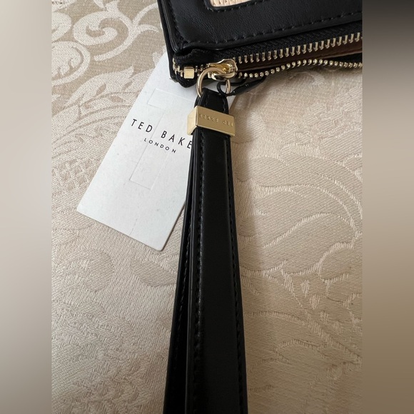 ❣️SOLD❣️Ted Baker Large Woven Wristlet/Clutch NWT R $198 - Picture 9 of 9